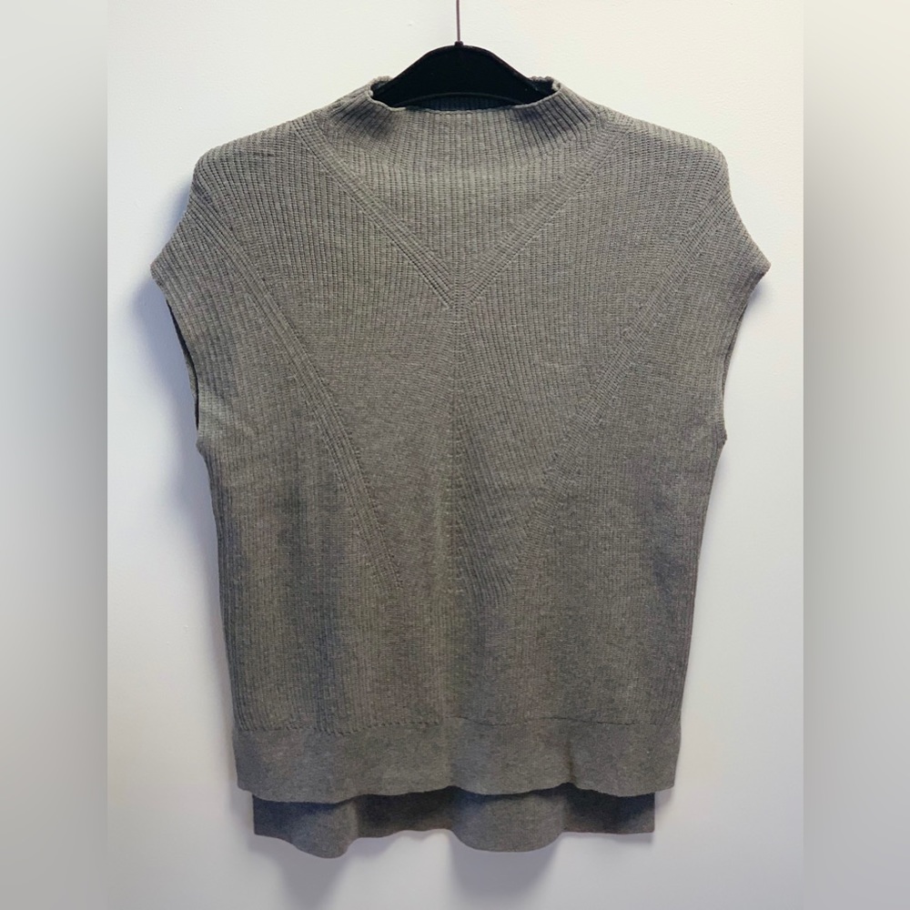 Banana Republic Knitted Vest